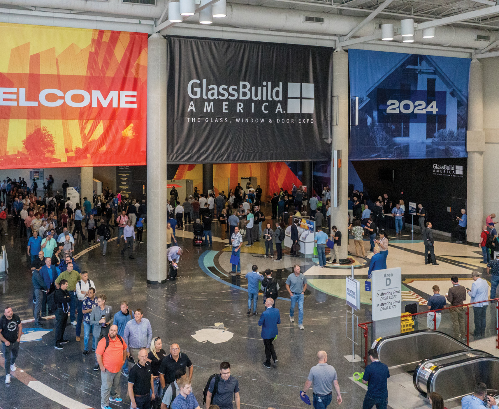 crowd at GlassBuild registration